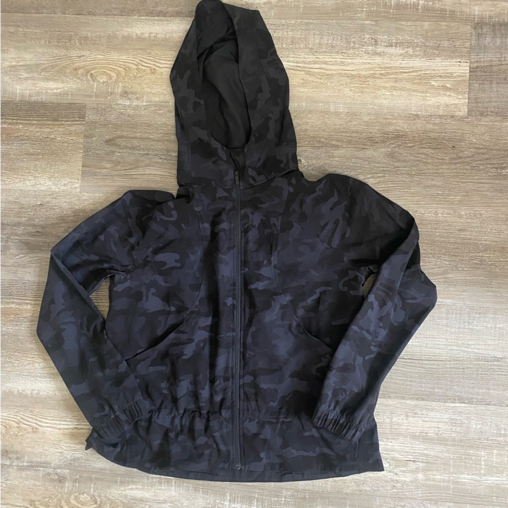 Lululemon Women’s Face Forward Zip Up Hooded Jacket Incognito Camo-size 6